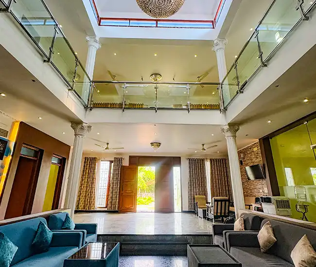 Premium luxury villas on ECR Chennai offering private pools, lawns, and refined interiors.