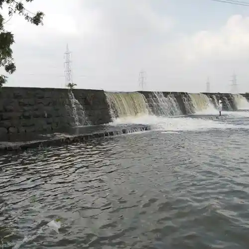 Thaiyur mini waterfall near ECR Chennai, a seasonal nature spot popular with visitors.